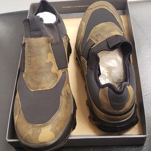 Laceless Camo Sneaker